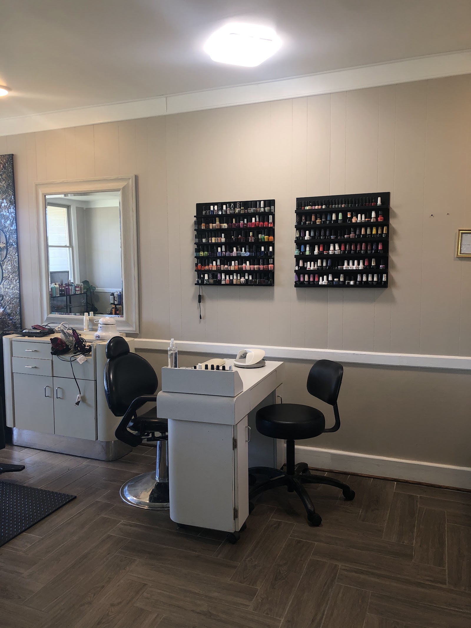 Carolina's Hair Salon in Waterford Township
