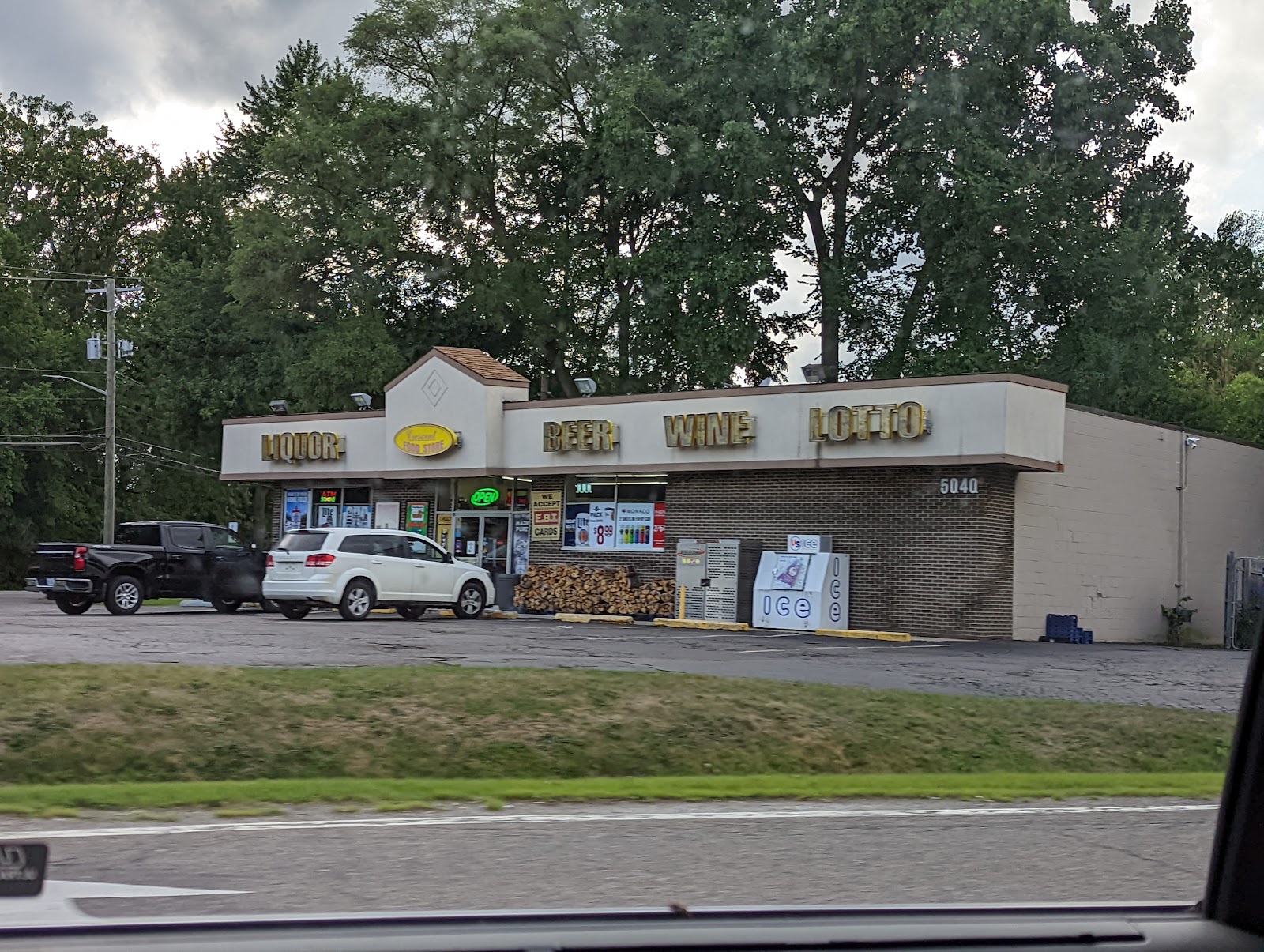 Crescent Food Store in Waterford Township