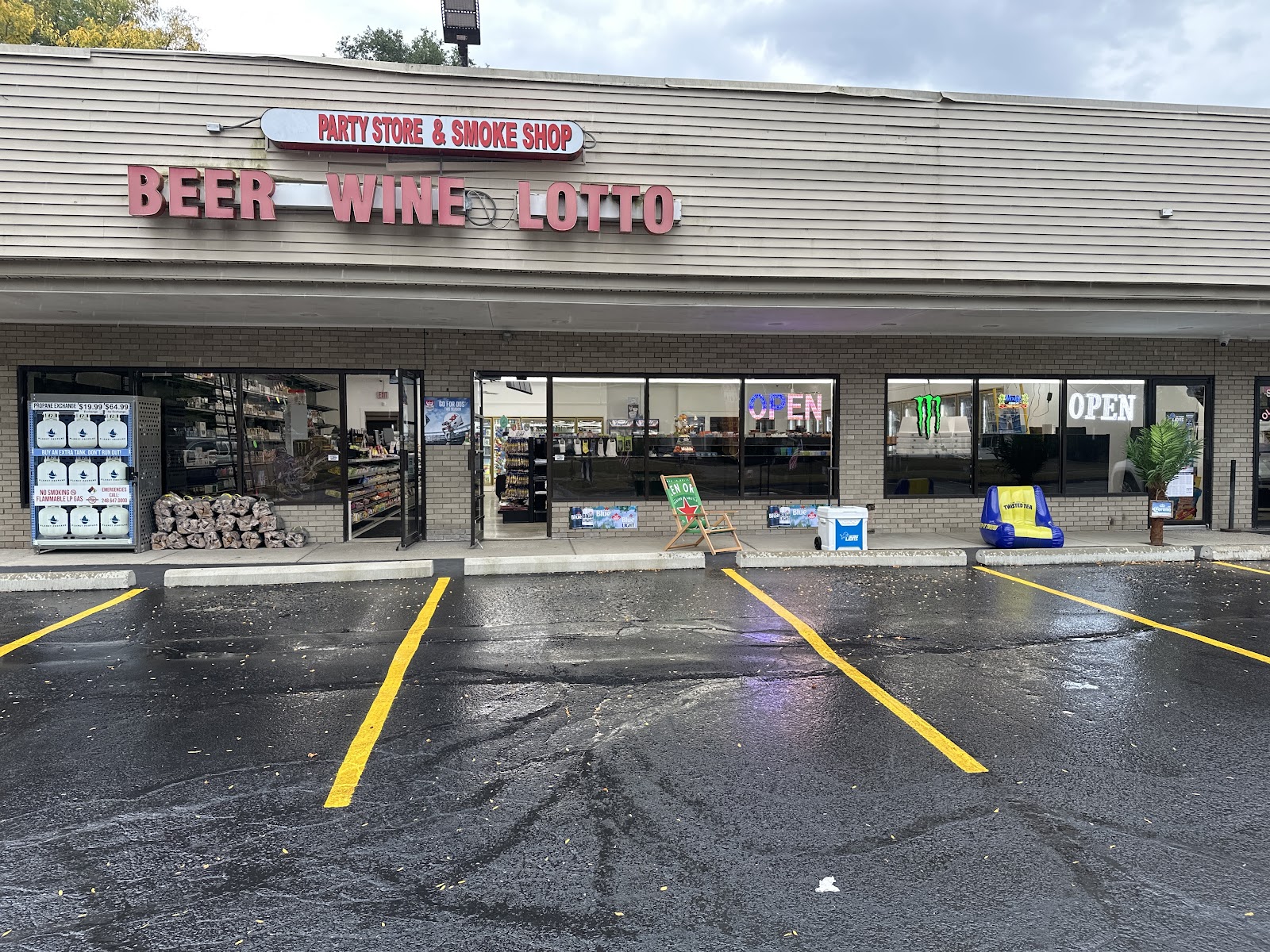Pontiac Lake Express discount LIQUOR-BEER-WINE in Waterford Township