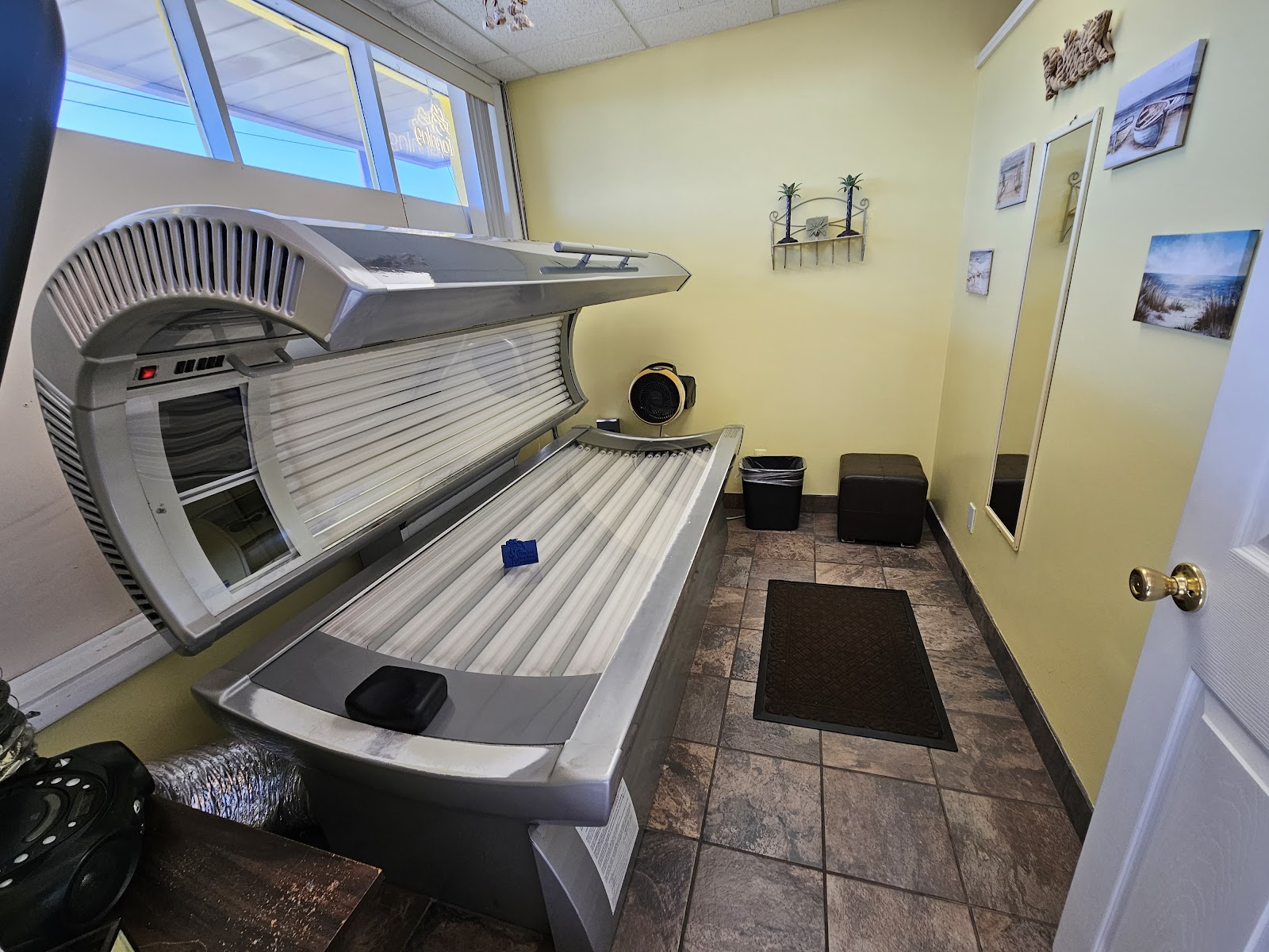 Sunburst Bay Tanning Salon — photo