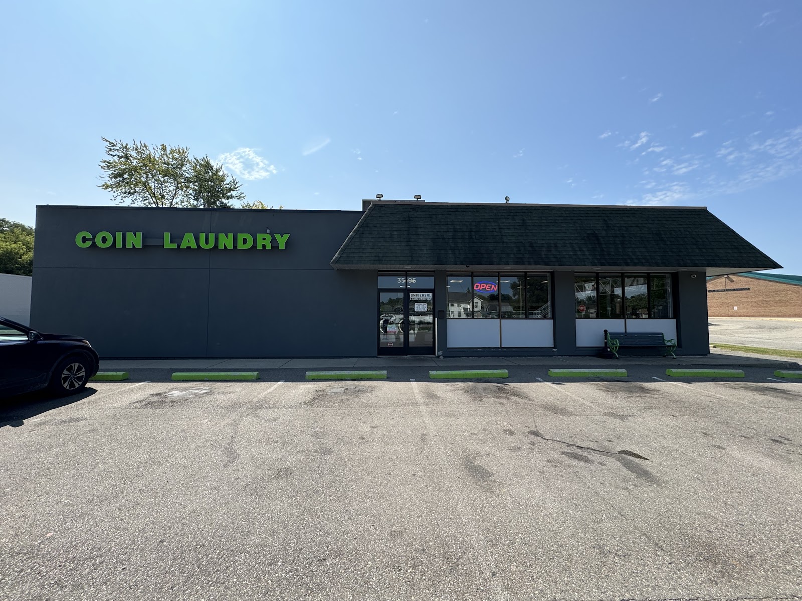 Universal Laundromat (Waterford) in Waterford Township