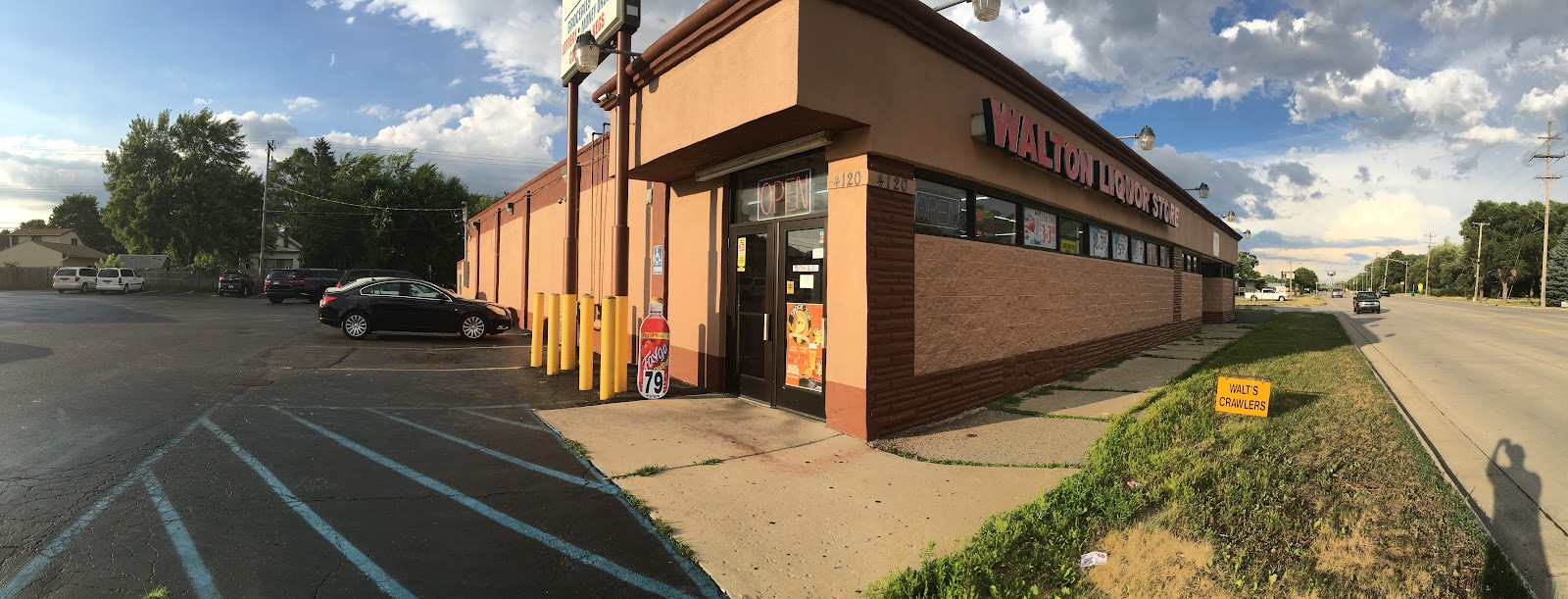 Walton Liquor Store in Waterford Township